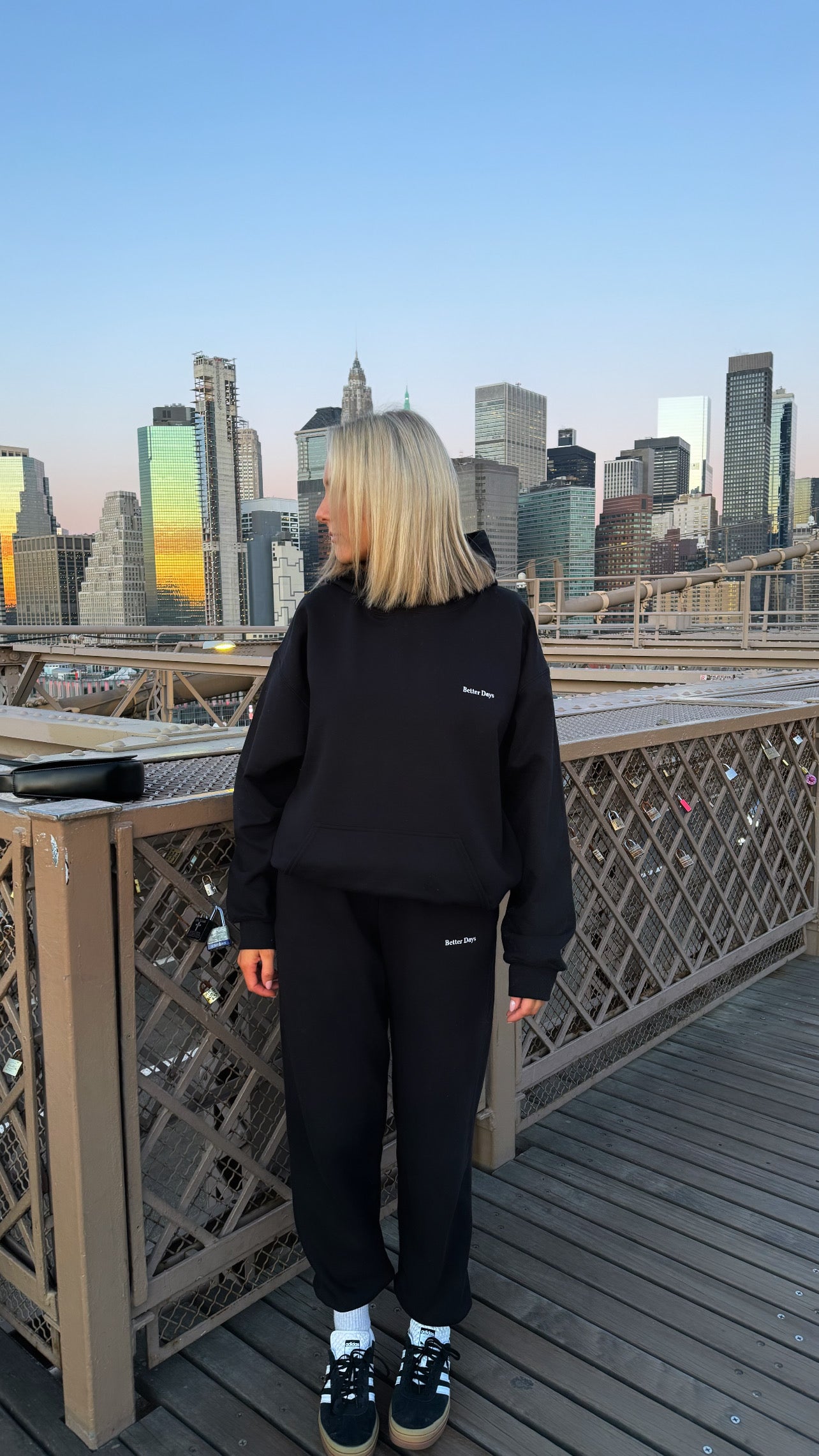 Black hoodie and sweatpants set.