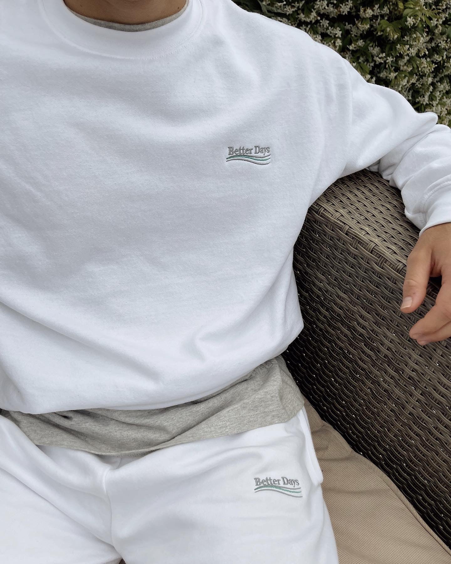 Wave logo white crewneck jumper