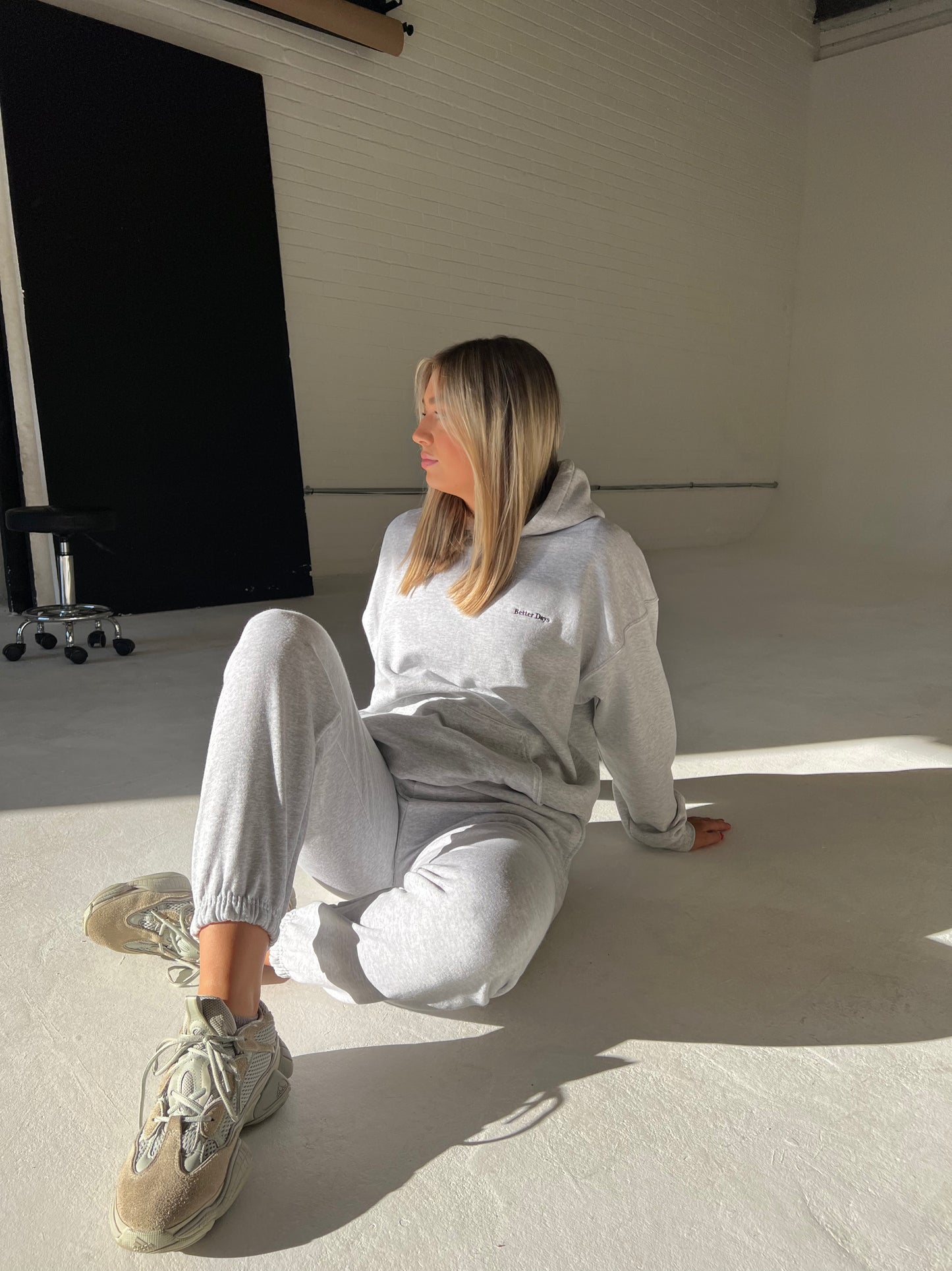 Ash grey hoodie and sweatpants set.